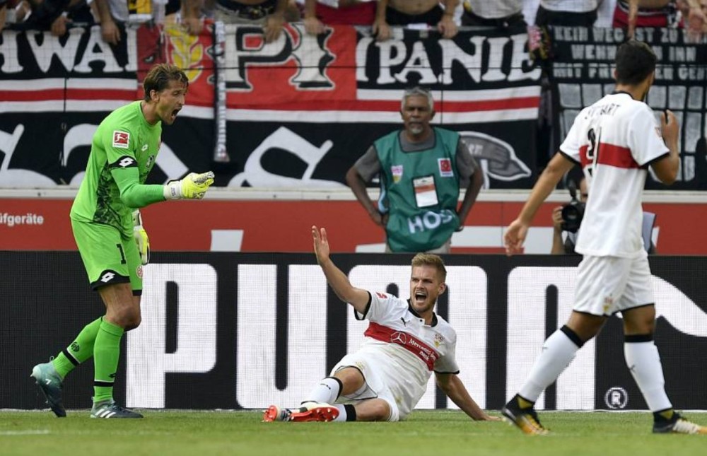  门兴格拉德巴赫绝杀时刻显神威，补时阶段击败斯图加特  