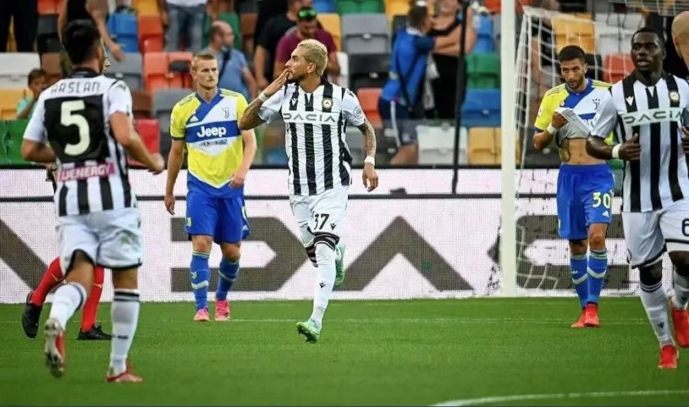  那不勒斯十人应战仍取胜，斯帕莱蒂战术调整显神威