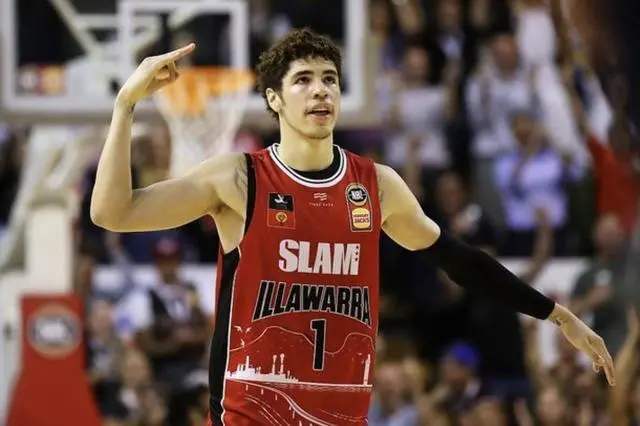  黄蜂三球赛季报销，拉梅洛伤势影响球队季后赛前景  